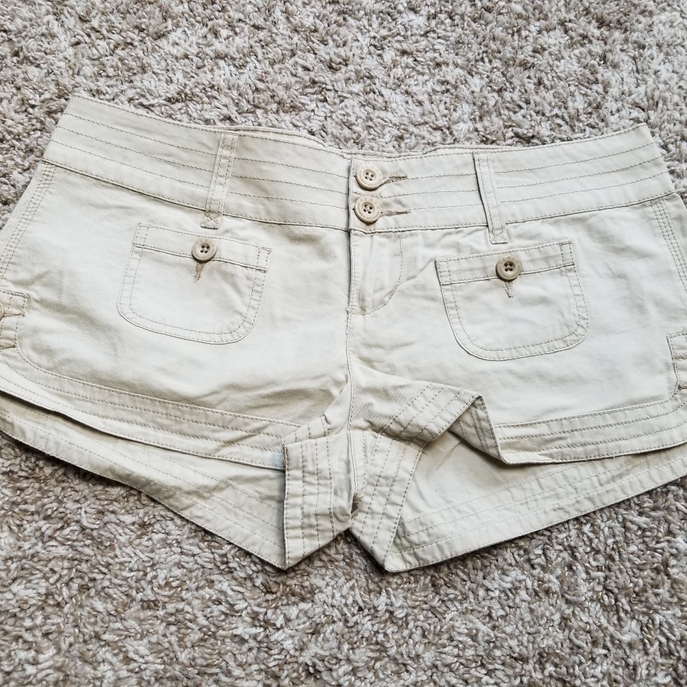NWOT L.e.i Ashley Trouble Khaki Shorts